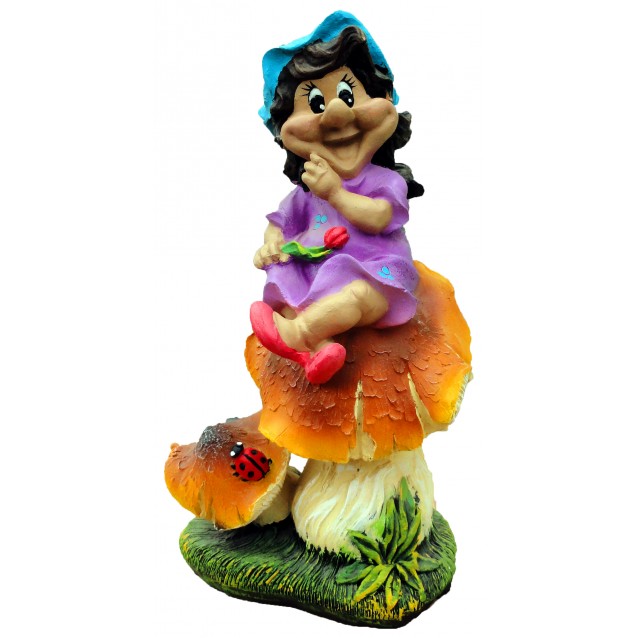 Скульптура «Гном-девочка на грибочке с цветком»