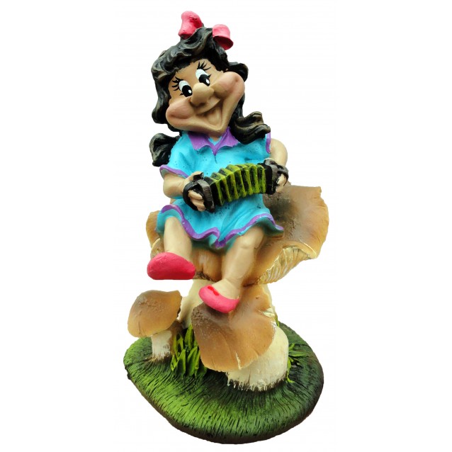 Скульптура «Гном-девочка на грибочке с гармошкой»