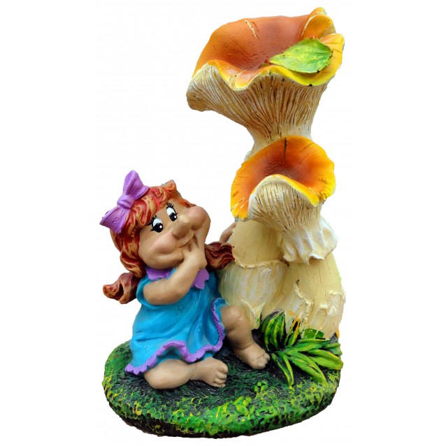 Скульптура «Гном-девочка под грибочком мечтает»