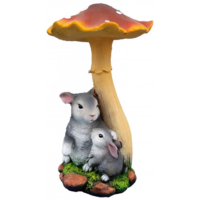 Скульптура «Зайцы под грибом» с прижатыми ушами